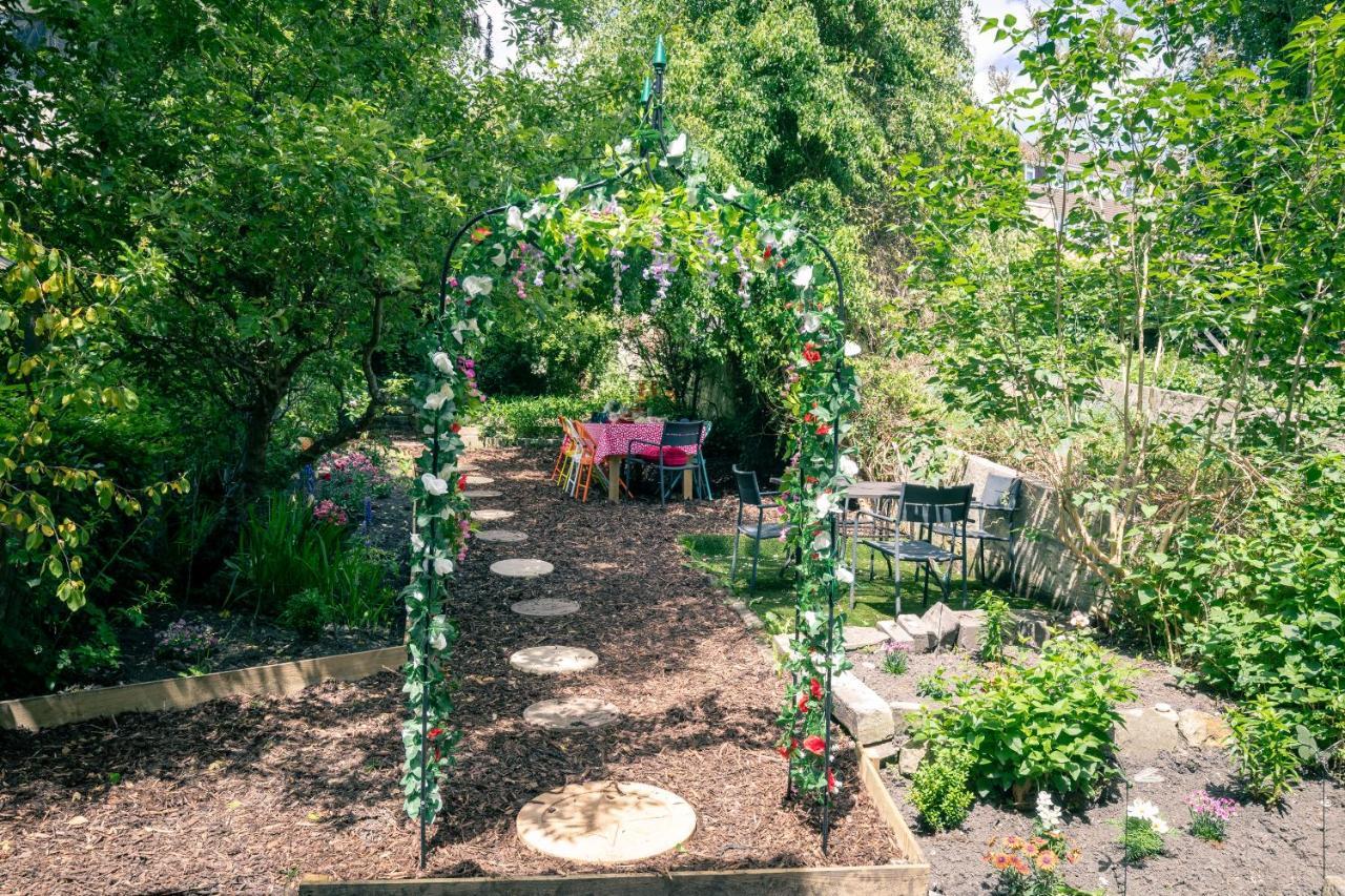 The Wonderland Townhouse - Alice In Wonderland 7Bdr Home Бат Екстериор снимка