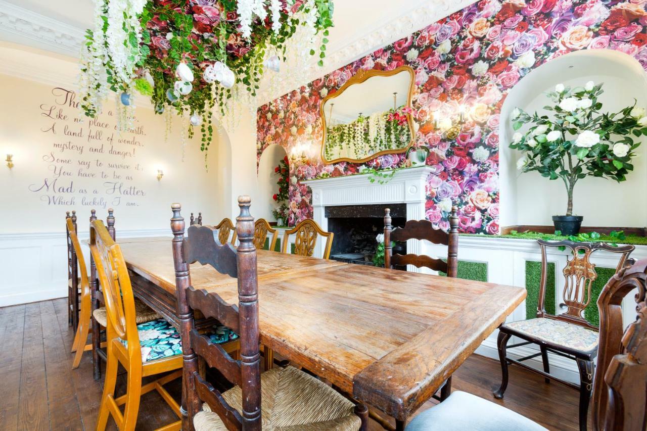The Wonderland Townhouse - Alice In Wonderland 7Bdr Home Бат Екстериор снимка